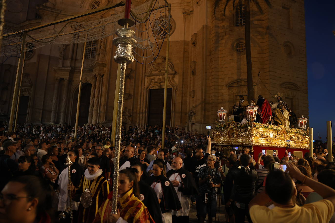 Fotos: Procesión extraordinaria de la Sagrada Cena en Cádiz