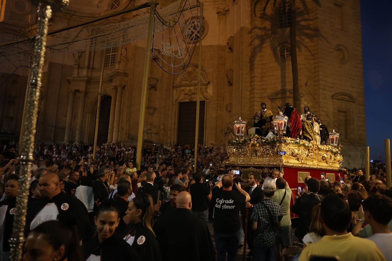 Fotos: Procesión extraordinaria de la Sagrada Cena en Cádiz