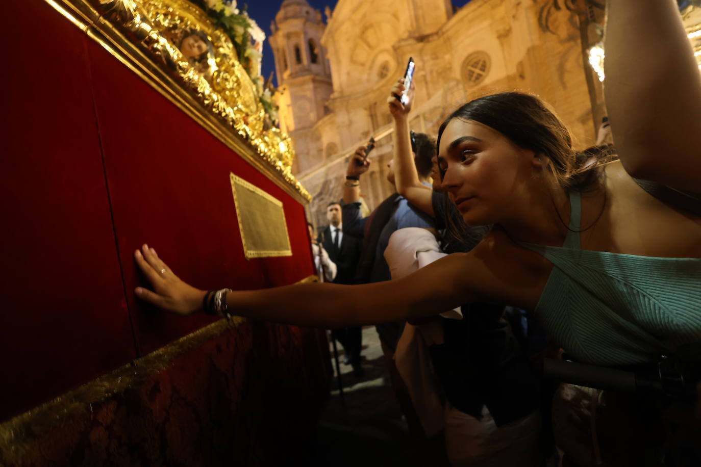 Fotos: Procesión extraordinaria de la Sagrada Cena en Cádiz