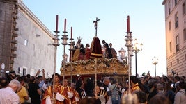 Fotos: Procesión extraordinaria de la Sagrada Cena en Cádiz