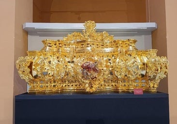 Frontal del paso del Nazareno en Sevilla