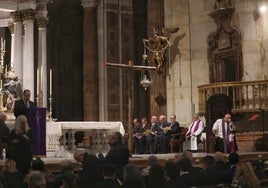 Cádiz reza por la Esperanza en su Vía Crucis