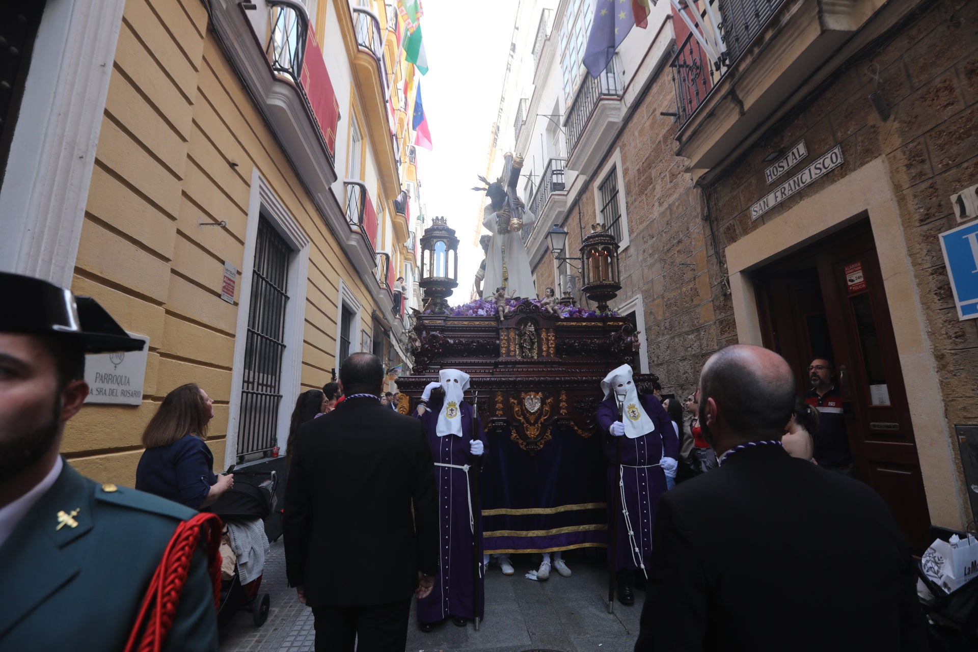 Las imágenes de Nazareno del Amor en la Semana Santa de Cádiz 2025