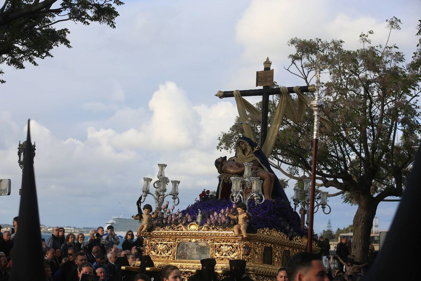 Las imágenes del Caminito en la Semana Santa de Cádiz 2025