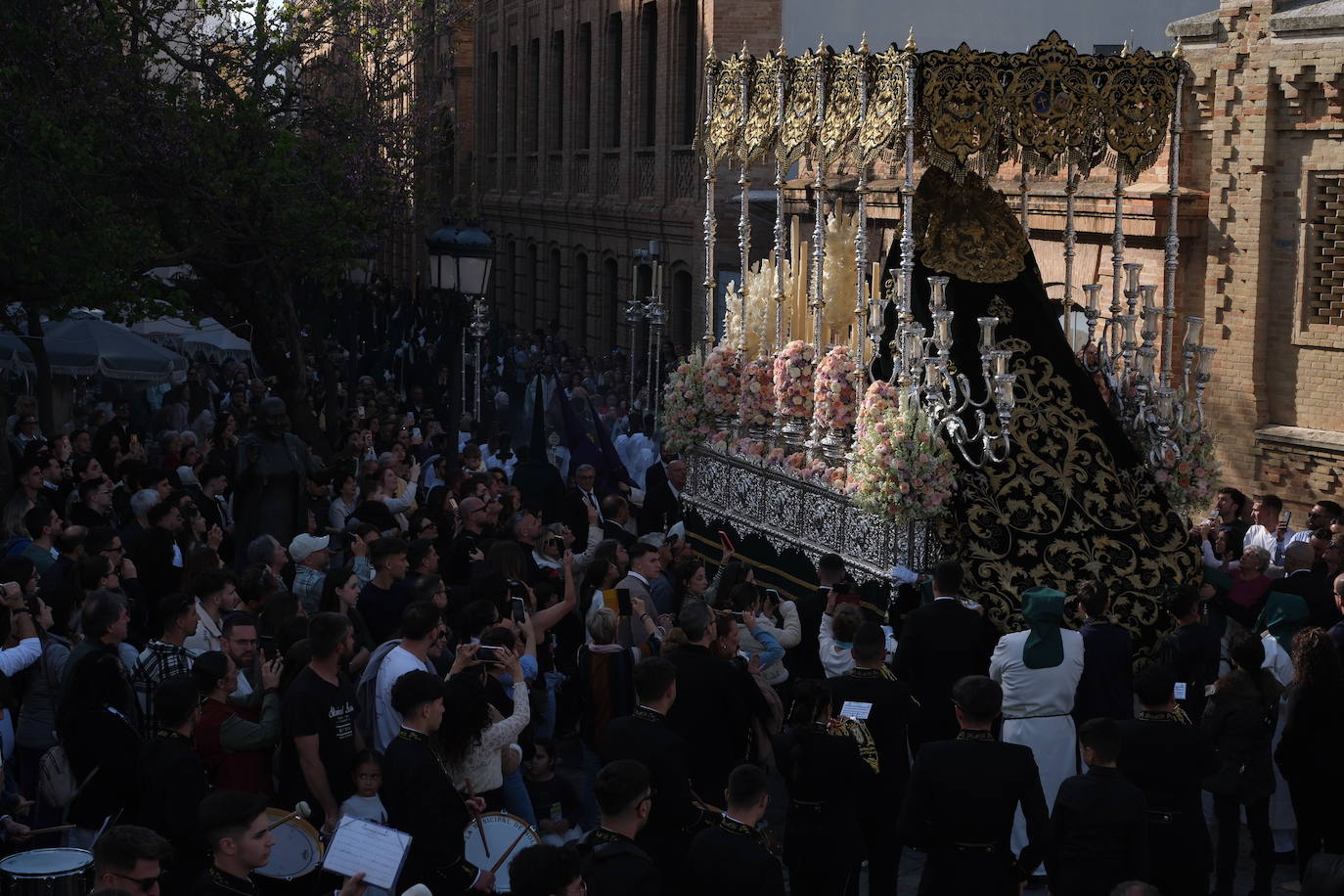 Las imágenes de Cigarreras en la Semana Santa de Cádiz 2025