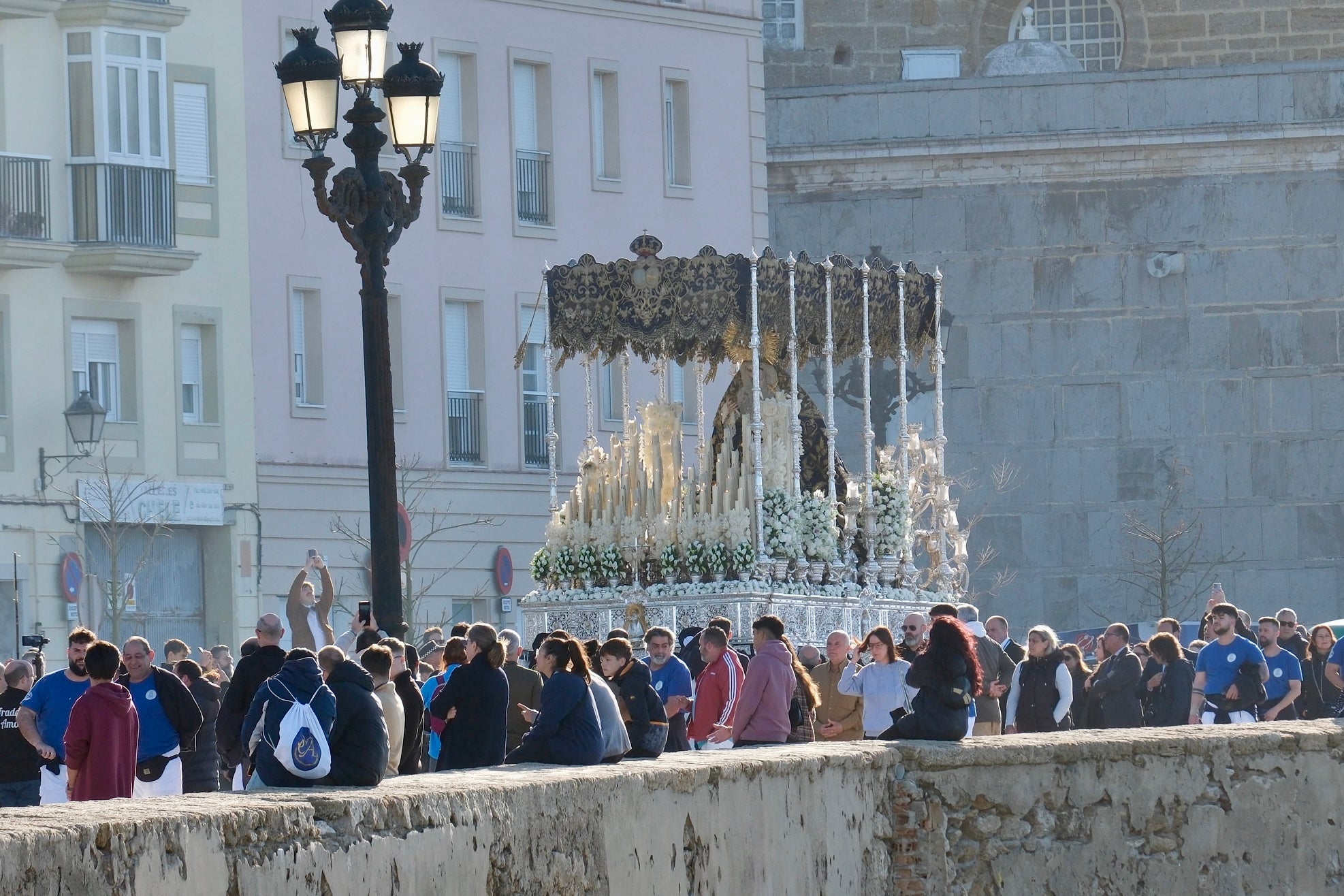 La archicofradía de La Palma regresa al barrio de la Viña