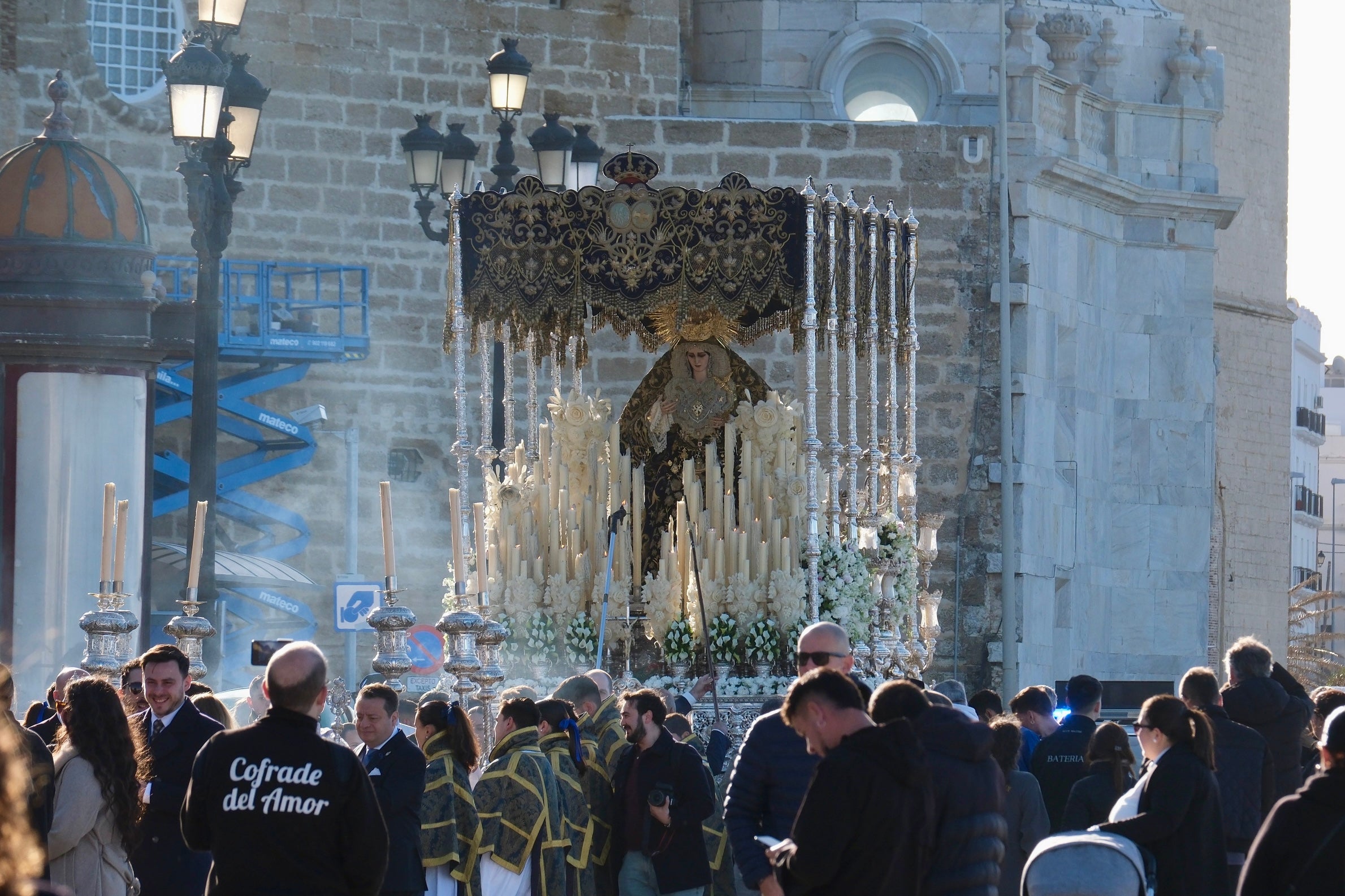 La archicofradía de La Palma regresa al barrio de la Viña