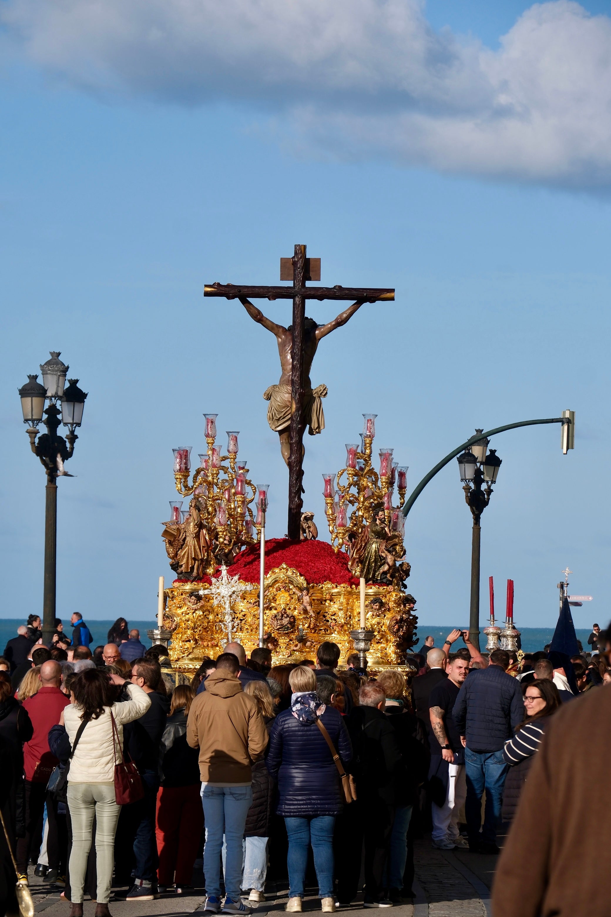 La archicofradía de La Palma regresa al barrio de la Viña