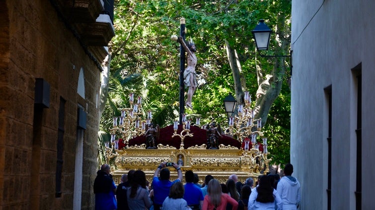 Crónica: Gloria, pasión y recogimiento en el Viernes Santo más luminoso
