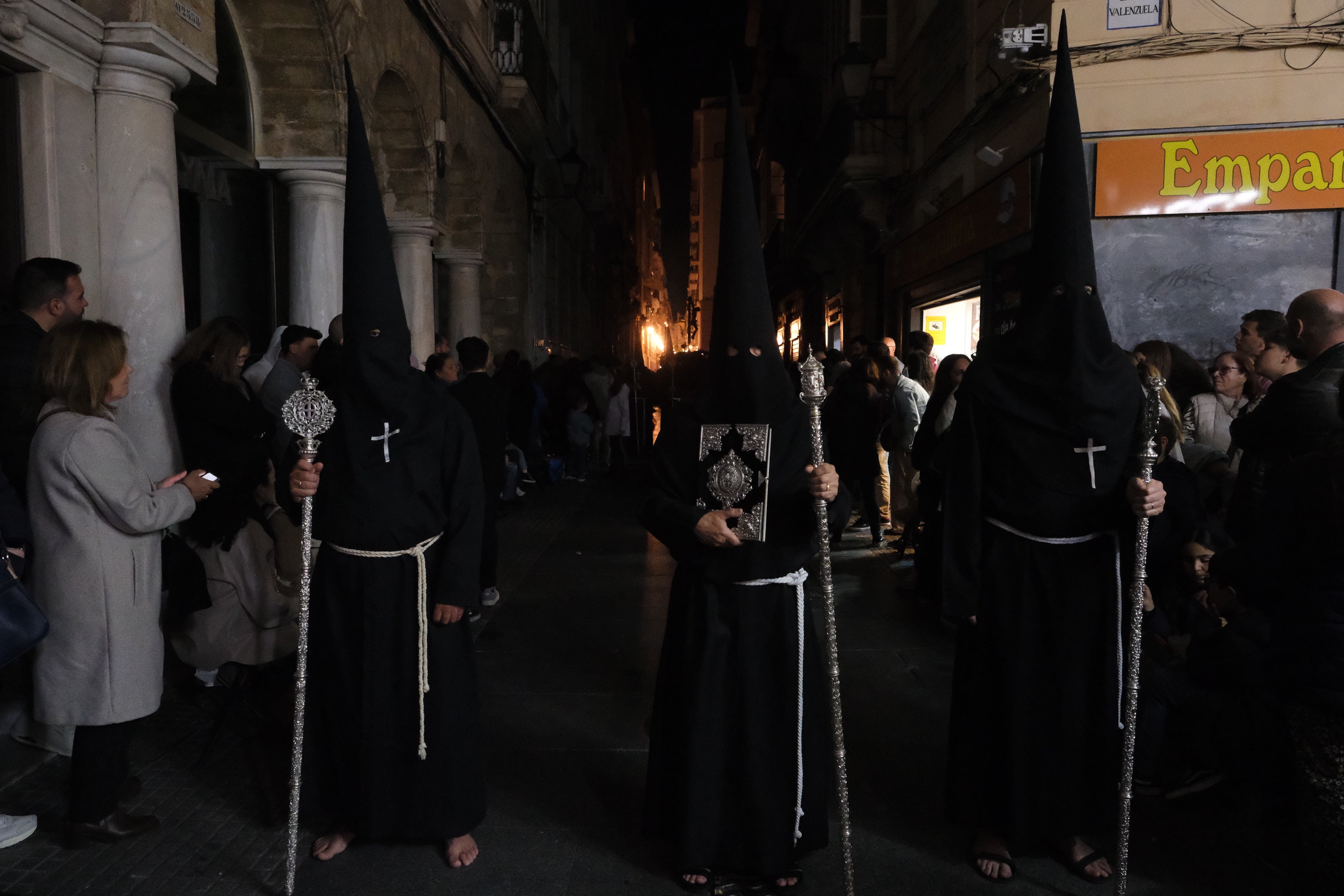 Fotos: Buena Muerte el Viernes Santo en la Semana Santa de Cádiz 2025
