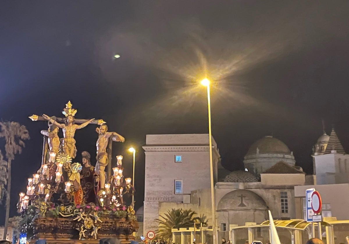Santísimo Cristo del Perdón, a su salida por el Campo del Sur