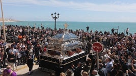 Solemnidad en un Sábado Santo en Cádiz de Soledad y Santo Entierro