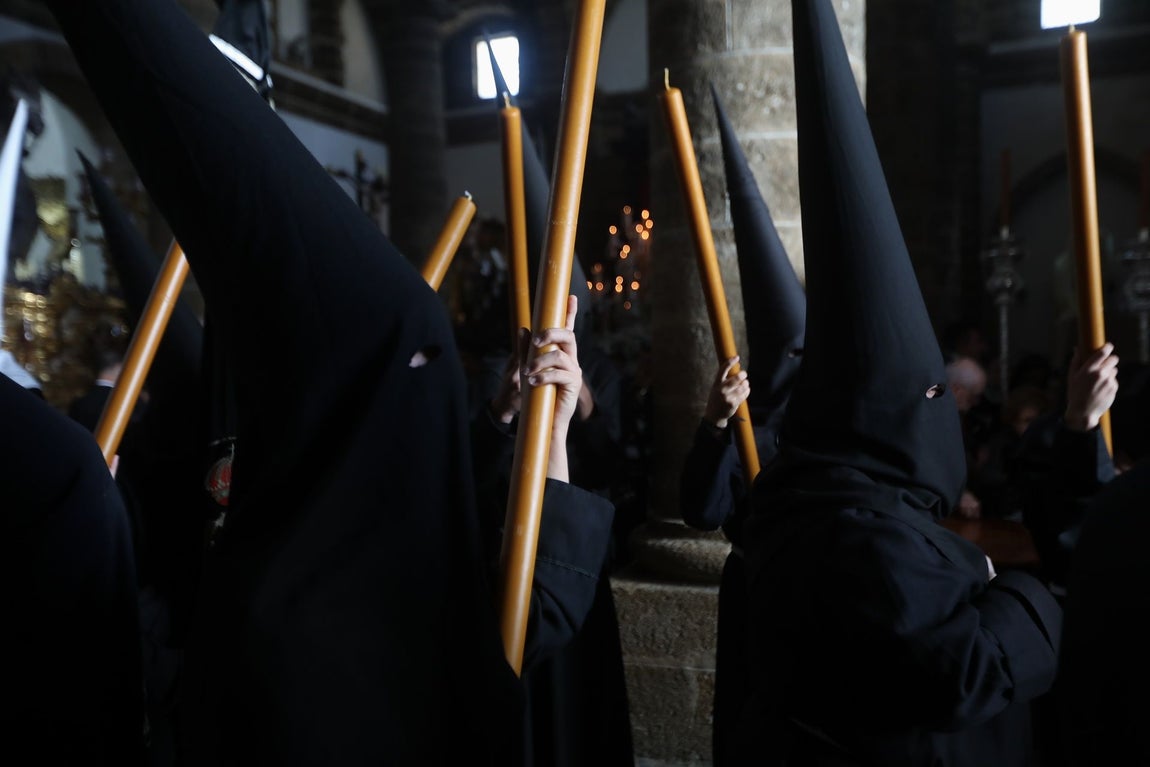 Fotos: El Santo Entierro en el Sábado Santo de Cádiz 2025