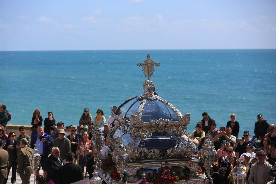 Fotos: El Santo Entierro en el Sábado Santo de Cádiz 2025