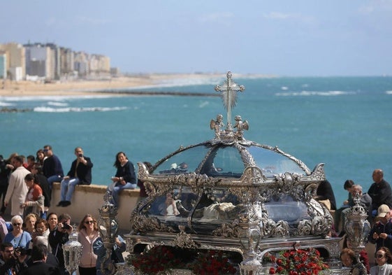 Fotos: El Santo Entierro en el Sábado Santo de Cádiz 2025
