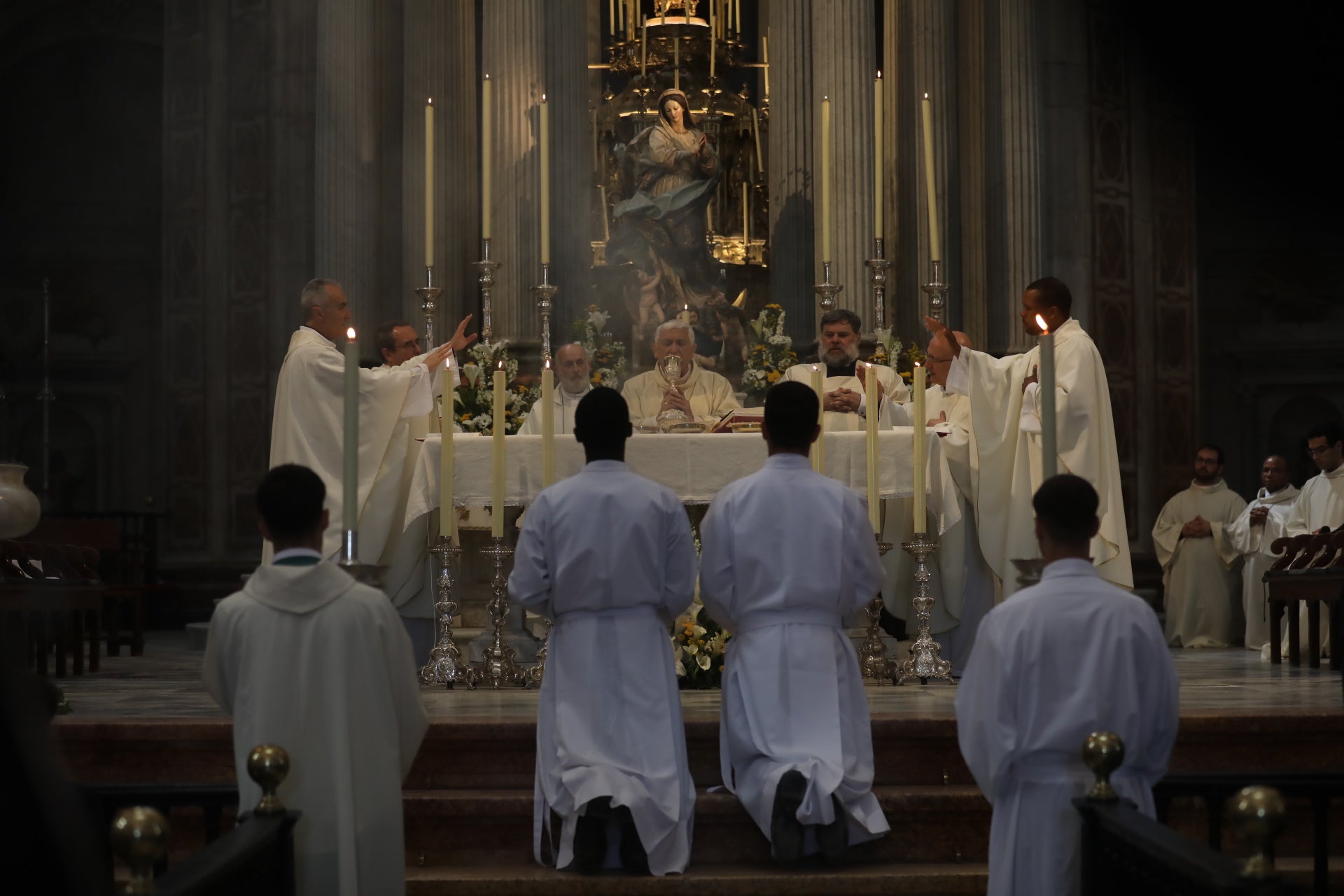 Fotos: El Resucitado procesiona por las calles de Cádiz