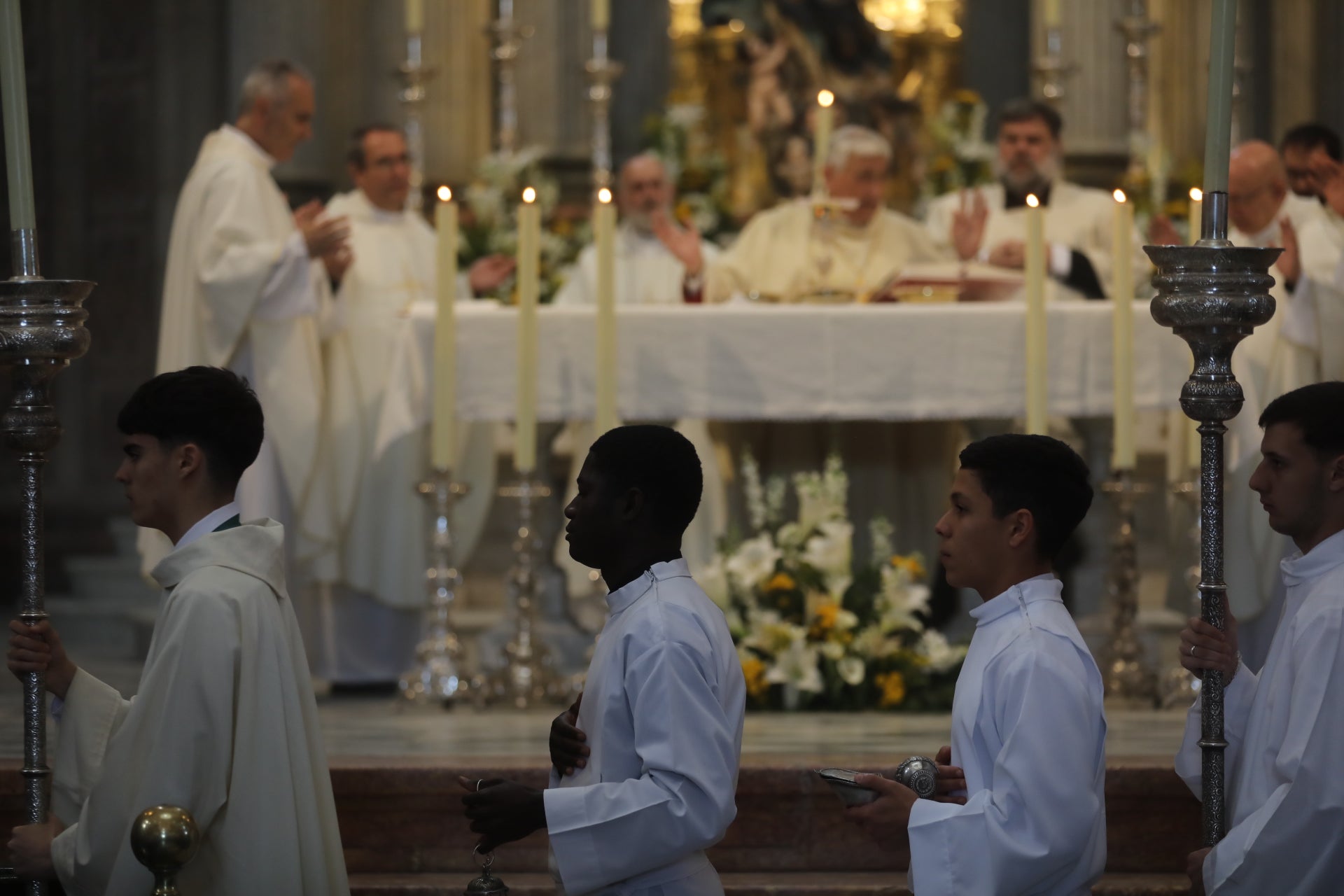 Fotos: El Resucitado procesiona por las calles de Cádiz