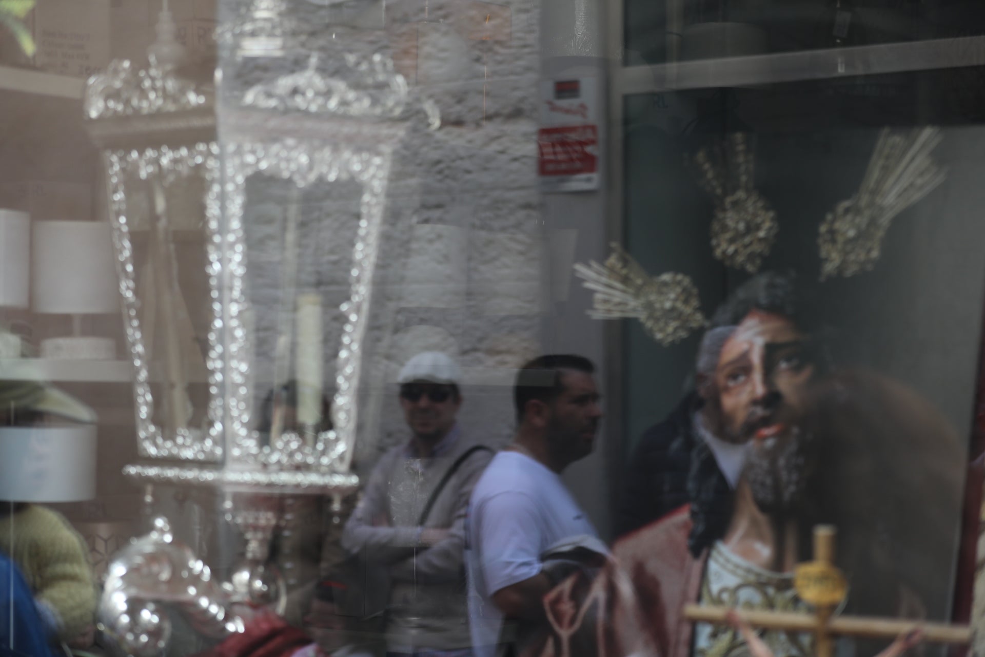 Fotos: El Resucitado procesiona por las calles de Cádiz