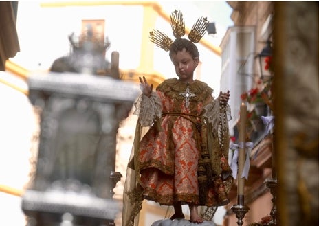 Imagen secundaria 1 - Momento del traslado delas imágenes de la patrona y del Niño jesús a la Catedral