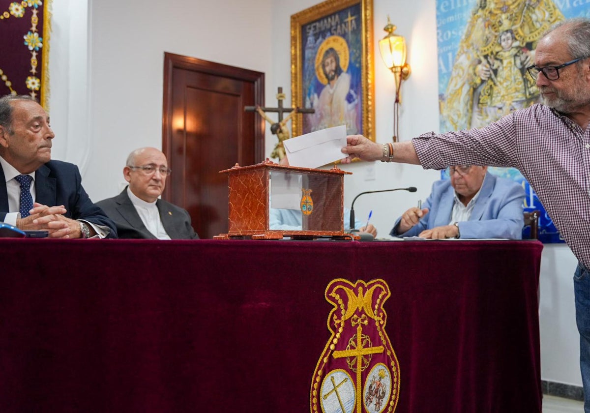 Las cofradías de Cádiz han elegido de forma unánime a su representante, Juan Carlos Jurado.