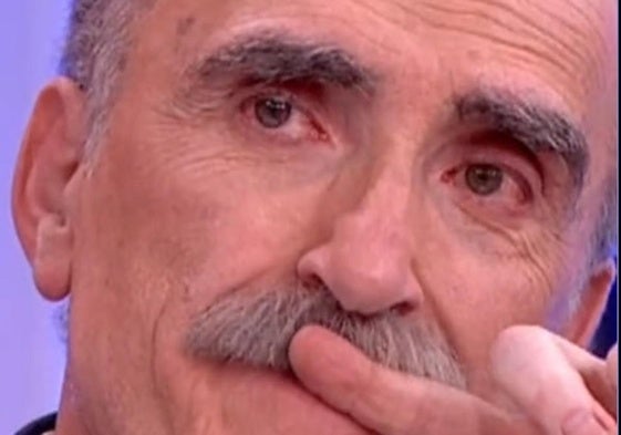 Juan y Medio empieza a llorar en directo al recordar a su madre: «Ella está esperando ofrecerme lo mejor que tiene»