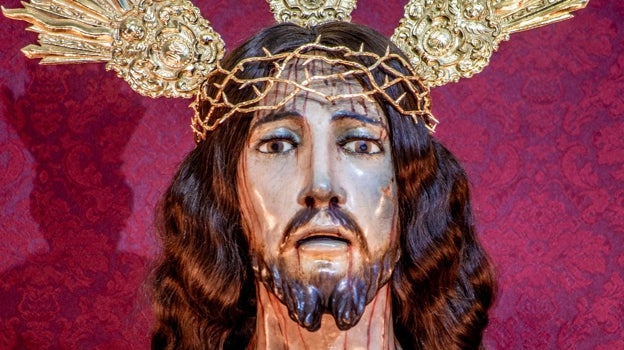 Imagen antes - Señor de la Sentencia antes y después de ser restaurado