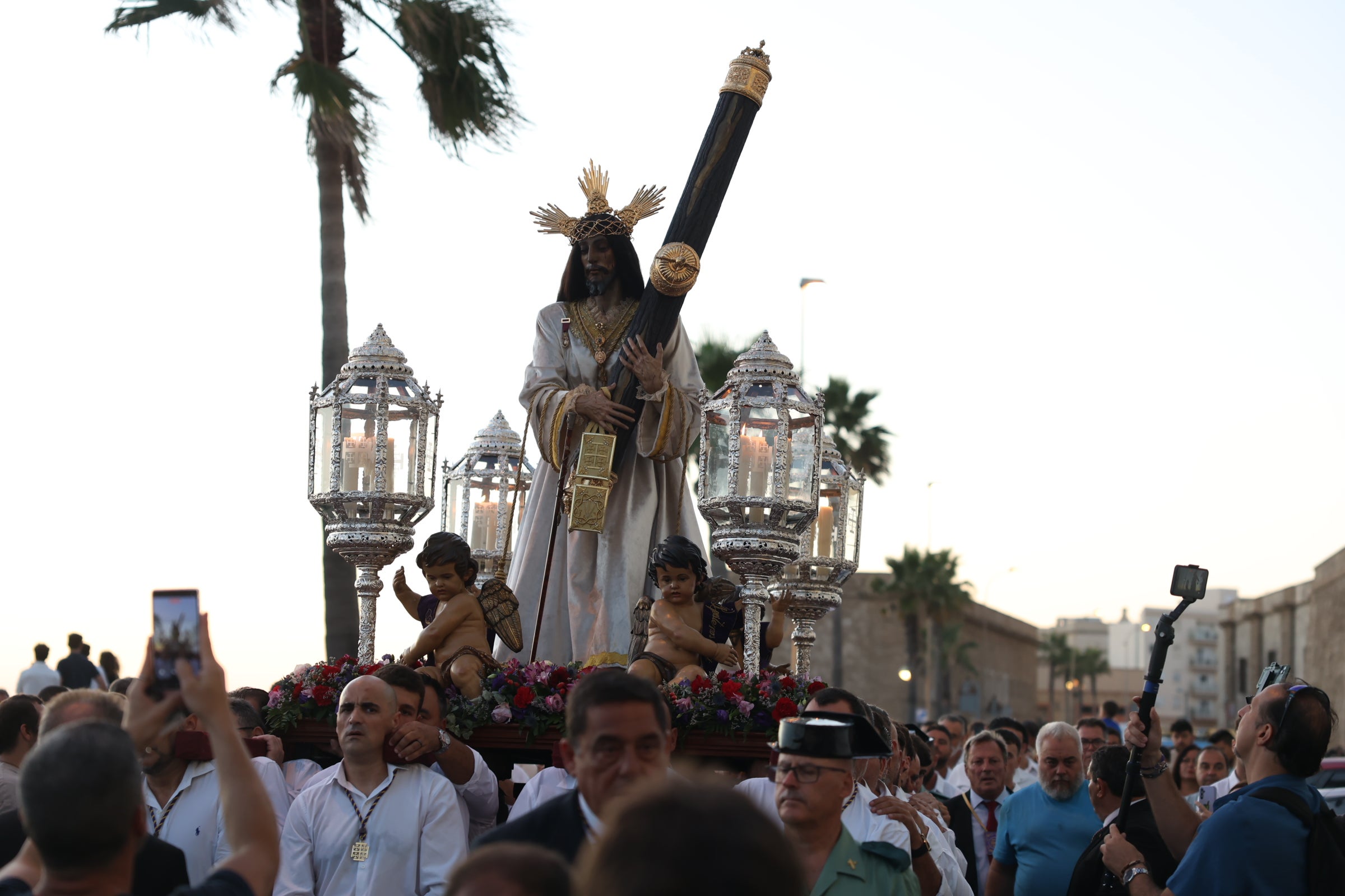 Las imágenes del comienzo de la Peregrinación Extraordinaria del Nazareno
