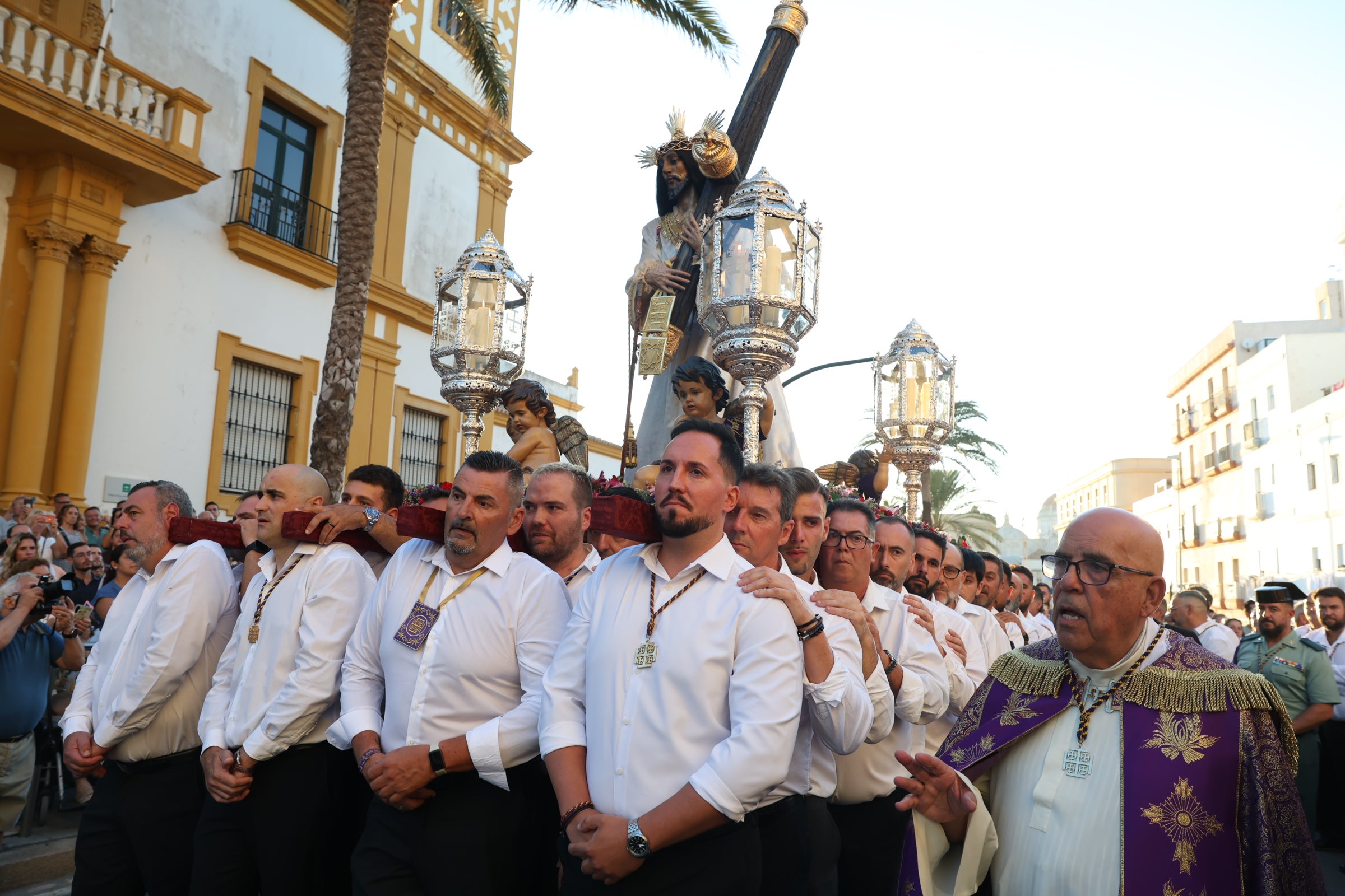 Las imágenes del comienzo de la Peregrinación Extraordinaria del Nazareno