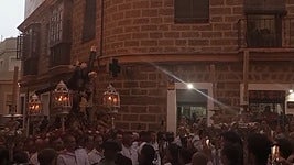 Cádiz se rinde a la emoción: Los Cleriguillos cantan al Nazareno un pasodoble de Antonio Martín