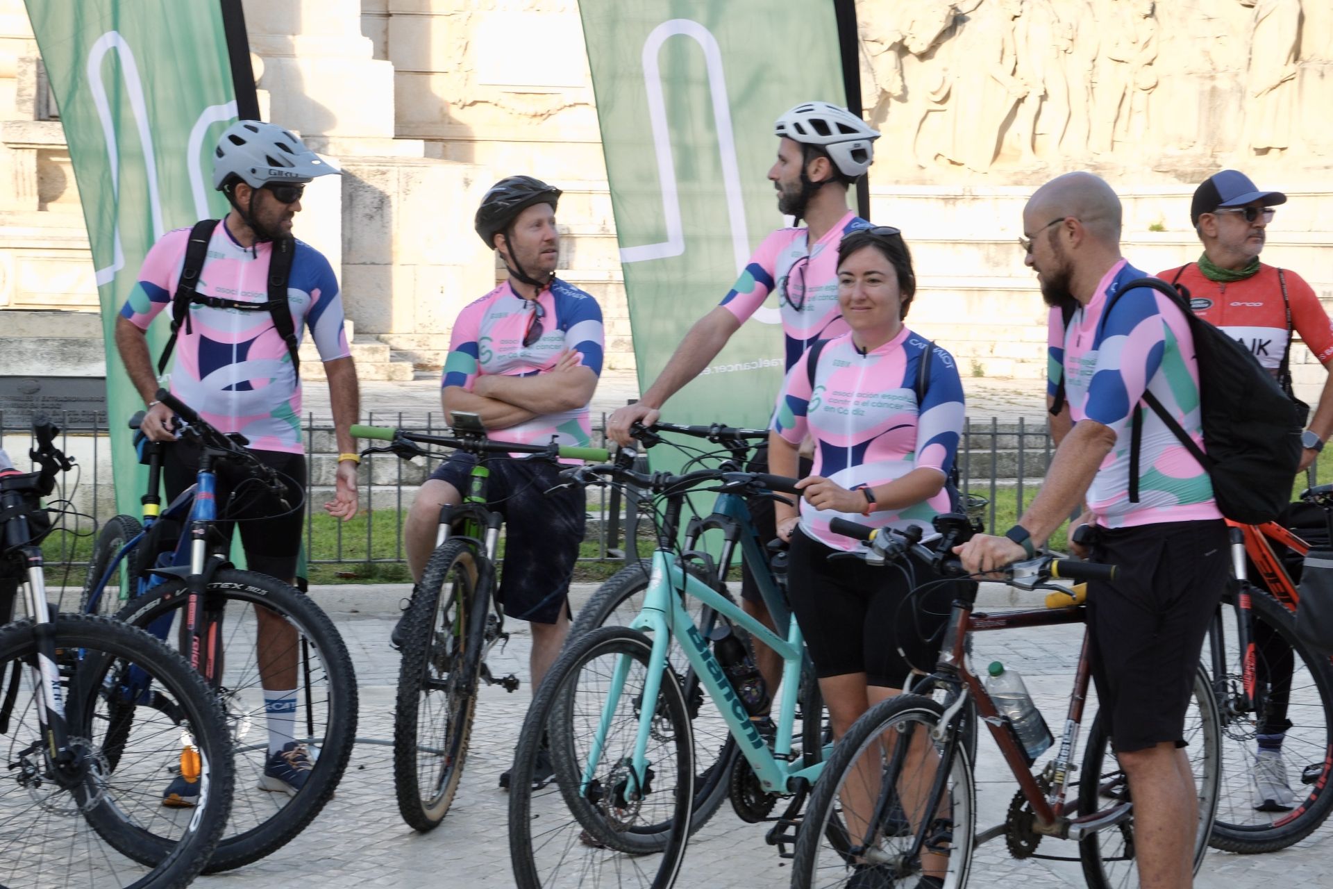 Fotos: Cádiz pedalea unida contra el cáncer en la III edición de la &#039;Cádiz Bike contra el Cáncer&#039;