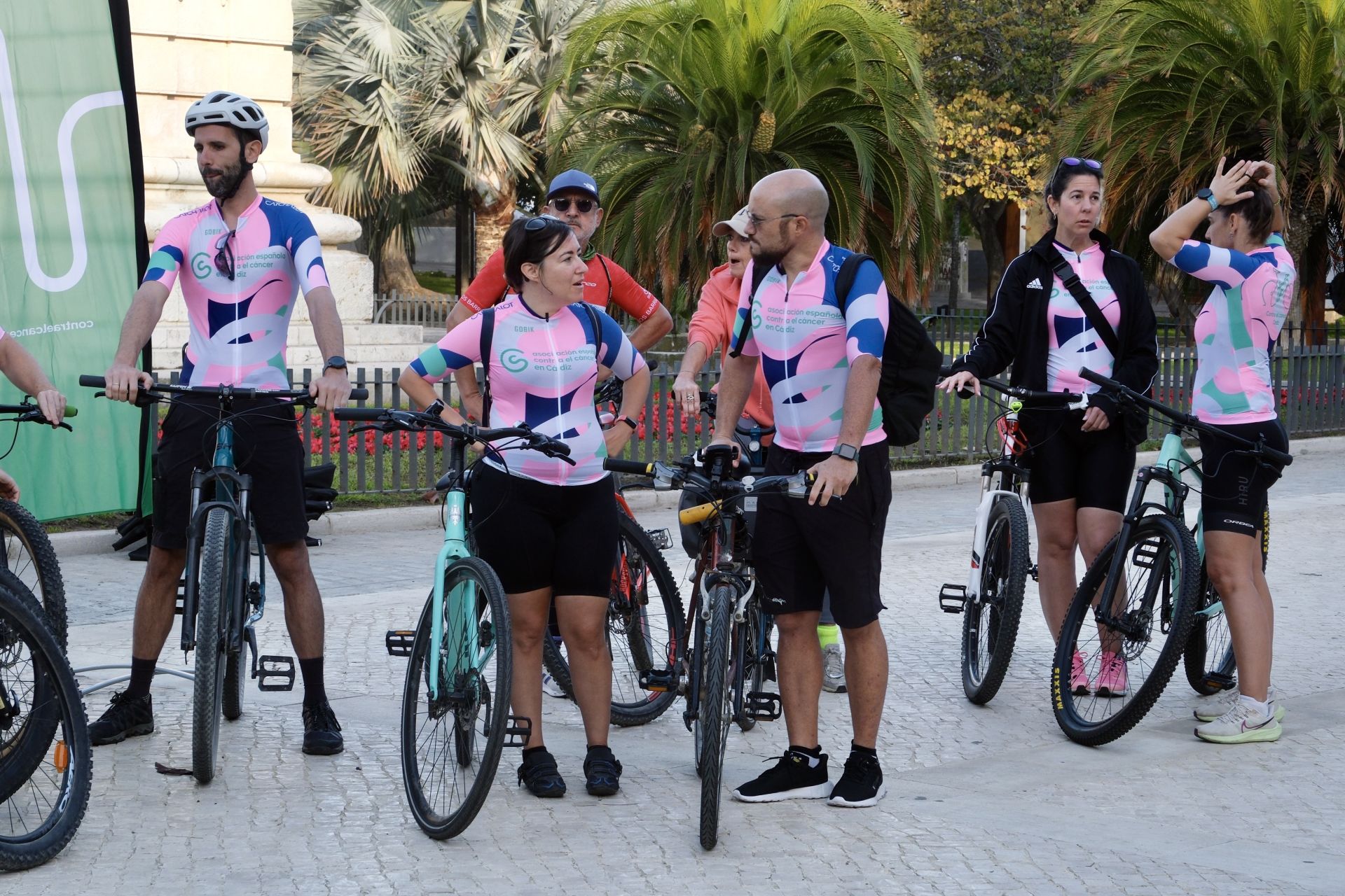 Fotos: Cádiz pedalea unida contra el cáncer en la III edición de la &#039;Cádiz Bike contra el Cáncer&#039;