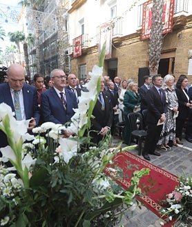 Imagen secundaria 2 - La Eucaristía se celebró en la calle de La Palma
