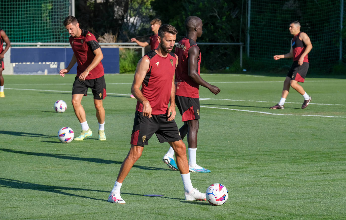 El regreso a los entrenamientos del Cádiz, en imágenes