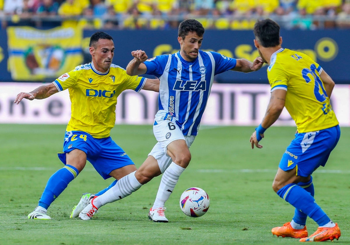 Fede e Iza en el partido ante el Alavés