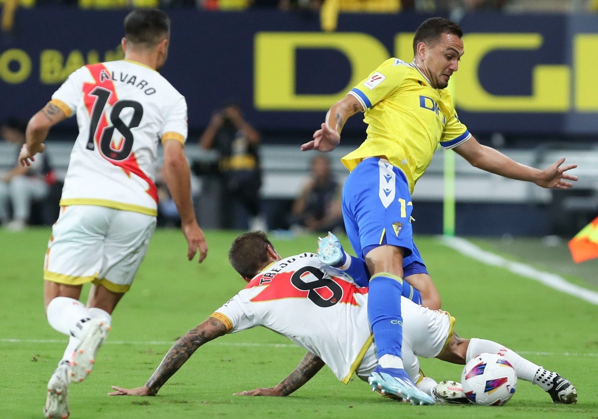 Gonzalo Escalante ante el Rayo Vallecano