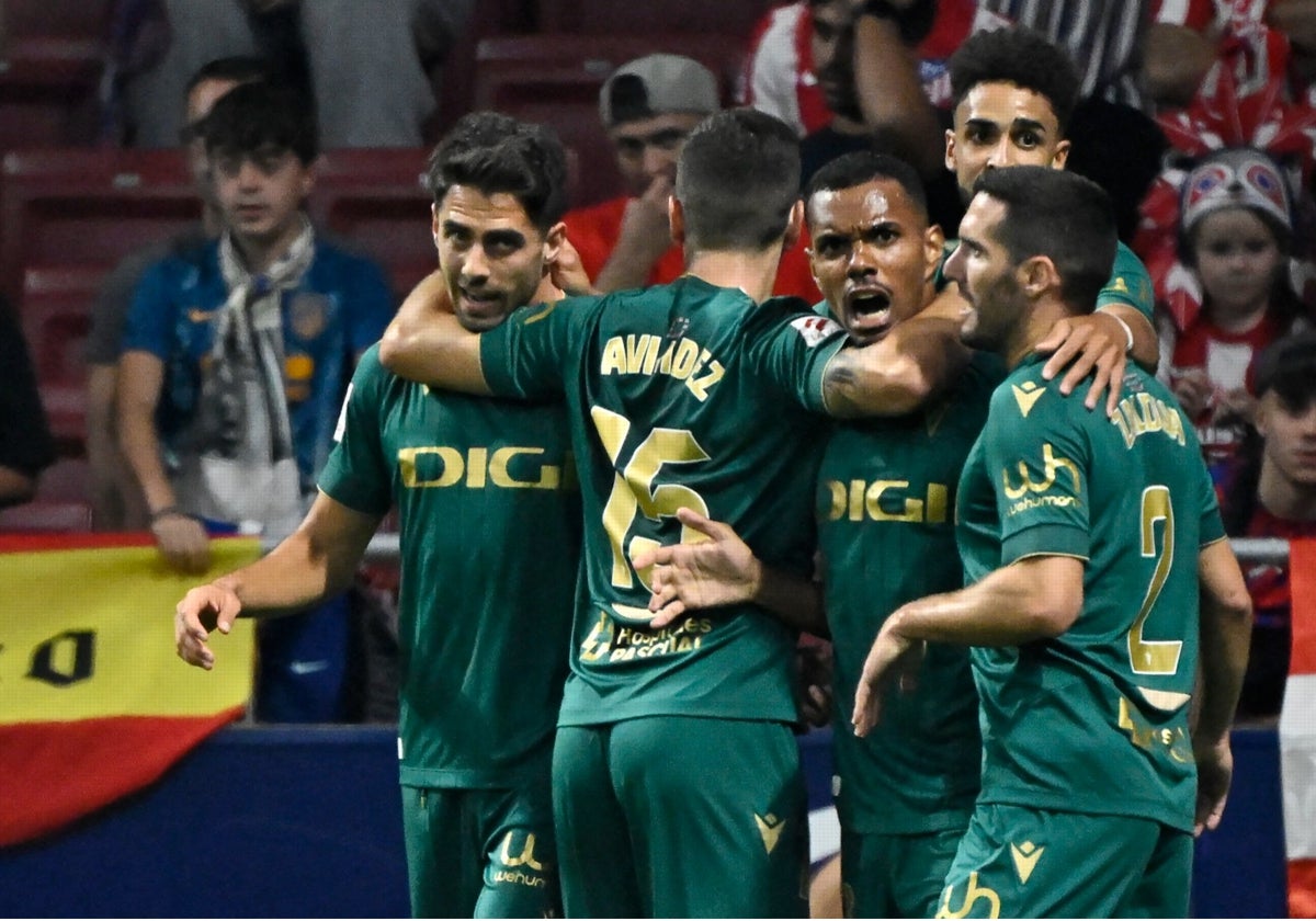 Zaldua durante la celebración del gol de Lucas Pires.