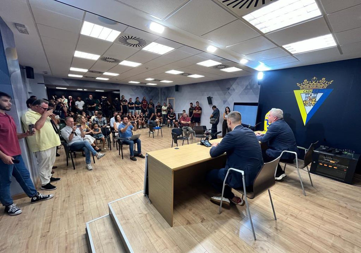 Así estaba la sala de prensa de Carranza en la despedida de Cala.