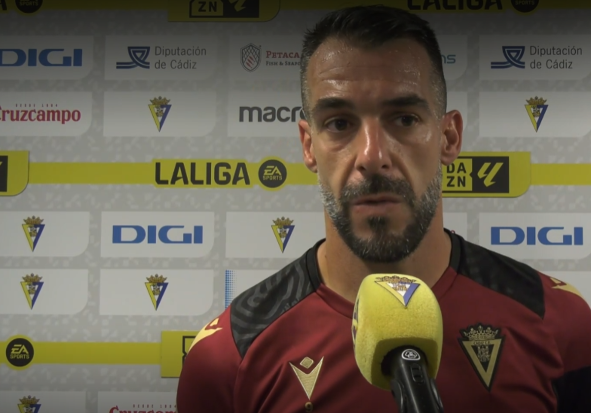 Álvaro Negredo ofreció declaraciones a los medios del club tras el encuentro