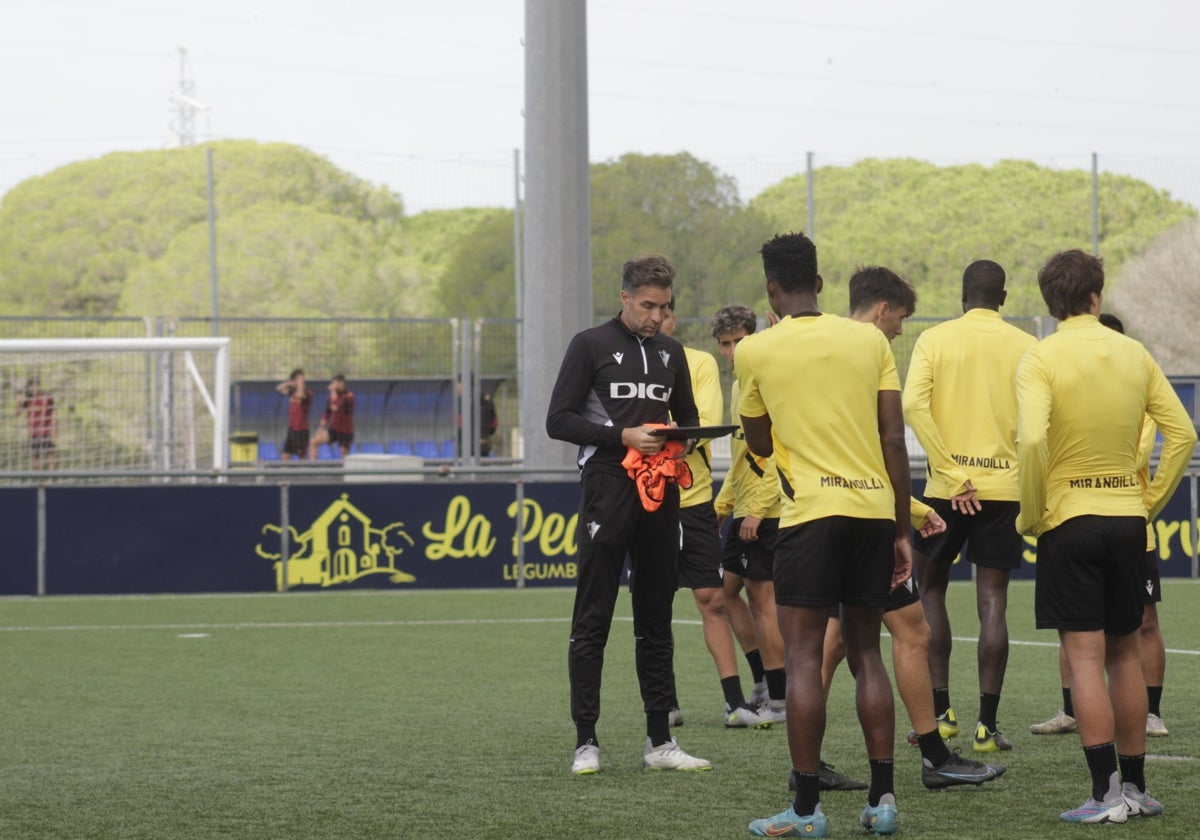 El Cádiz CF Mirandilla visitará tierras murcianas esta jornada.