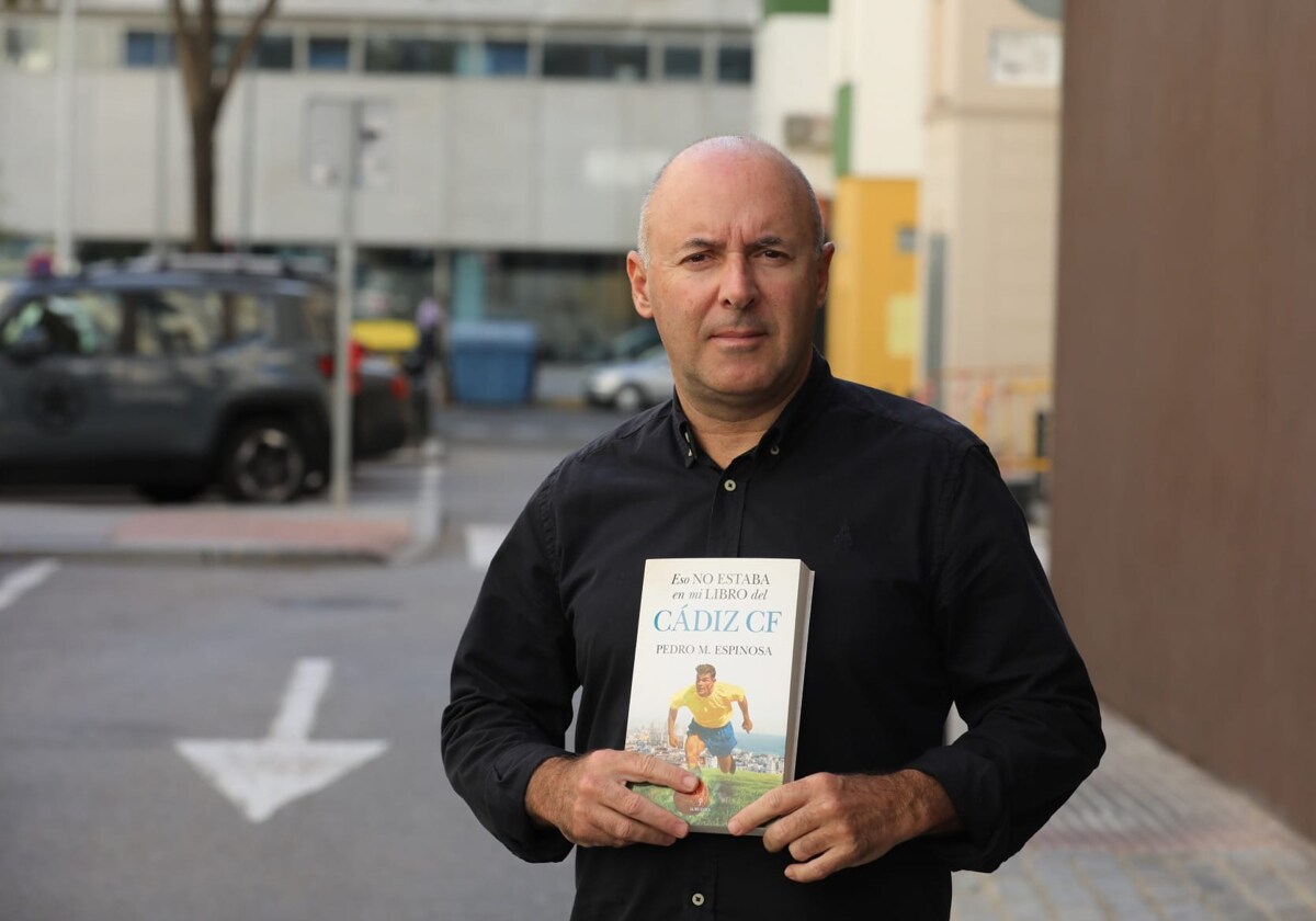Pedro M. Espinosa, autor del libro 'Eso no estaba en mi libro del Cádiz CF'.