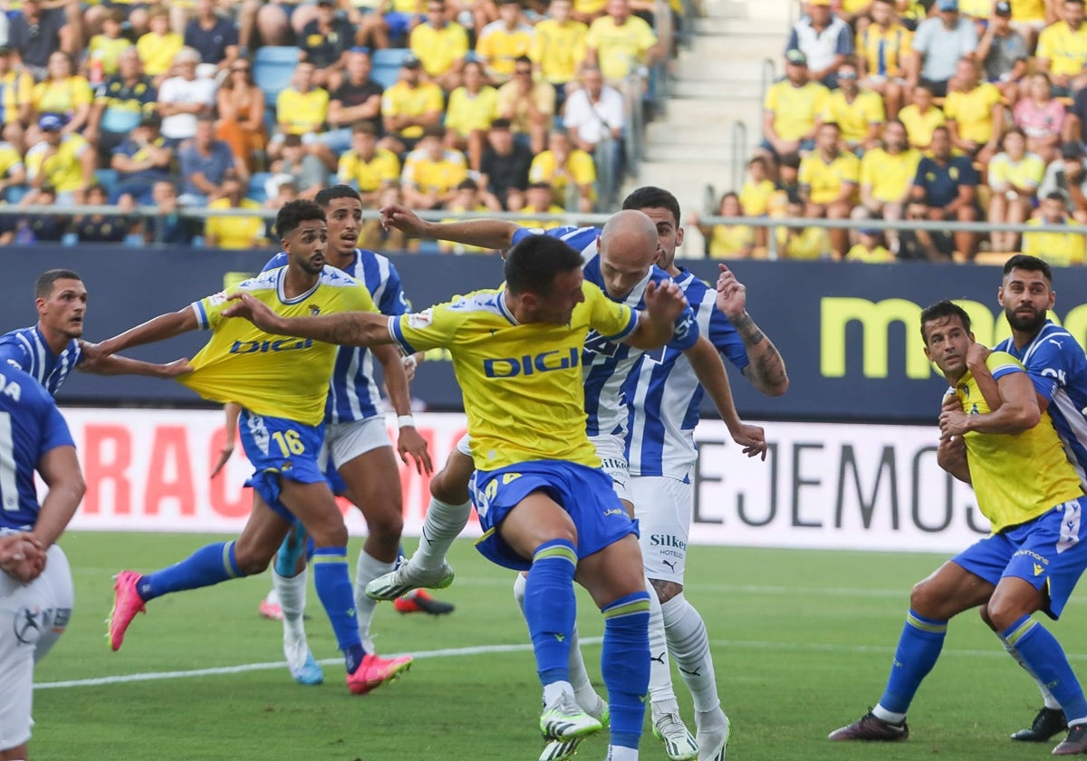 Fede inauguró el casillero de los goles del Cádiz CF 23/24 ante el Alavés.