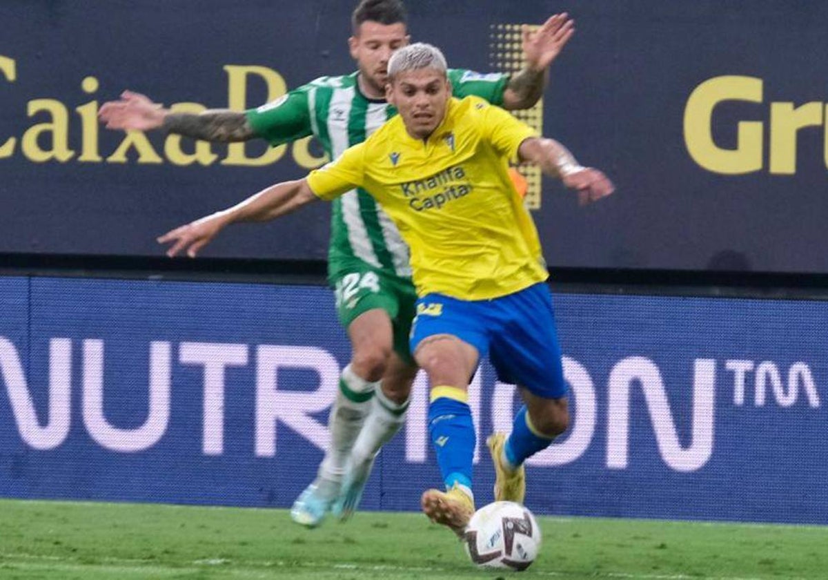 Brian Ocampo, durante el Cádiz - Betis del pasado curso