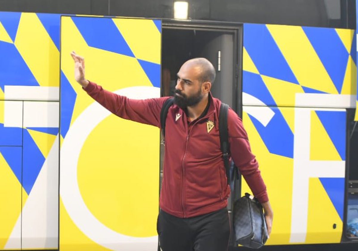 Fali llegando al estadio.