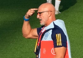 El seleccionador español se moja con la jugada de Momo