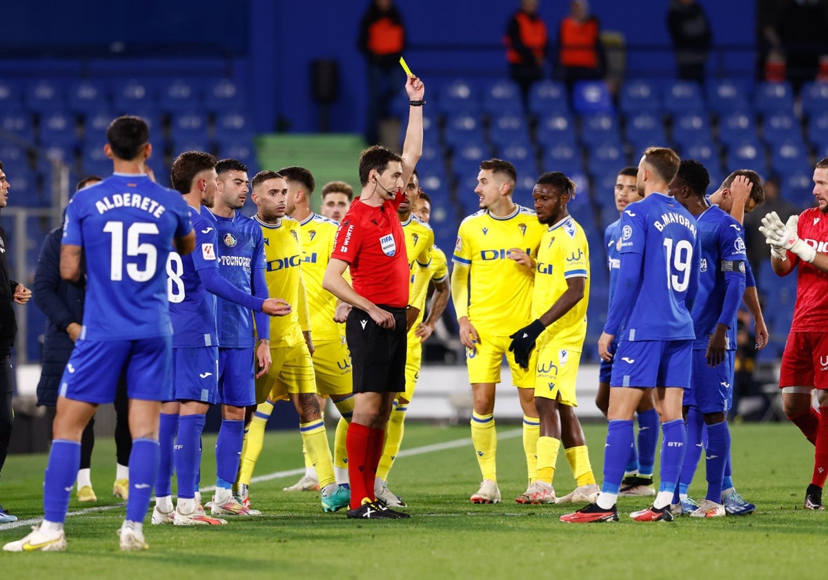 Getafe y Cádiz son los equipos que más amarillas acumulan.