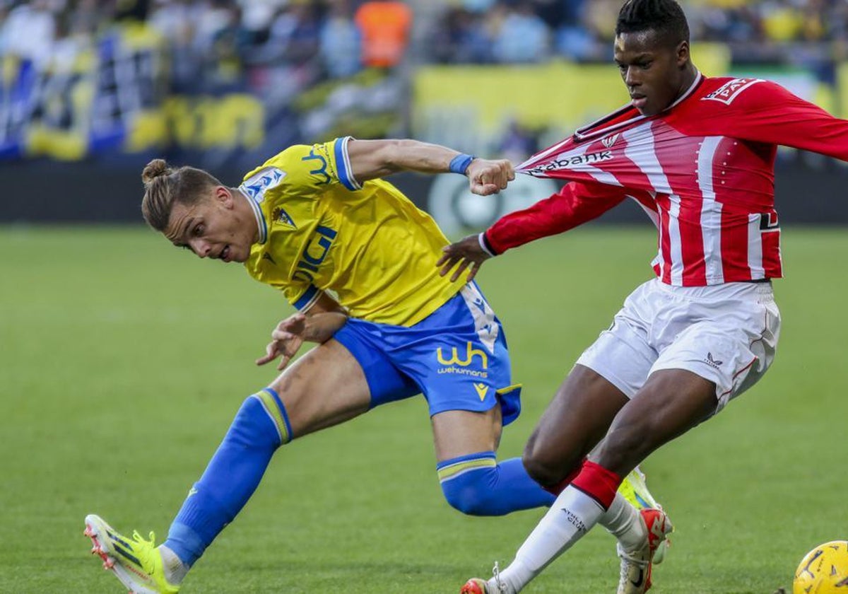 Alejo ante Williams frente al Athletic