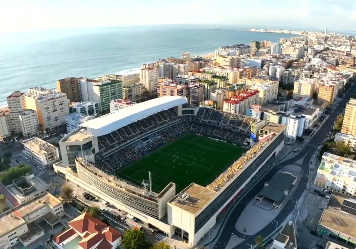 Vista aérea del estadio Carranza, donde aún no ha llegado ningún fichaje.
