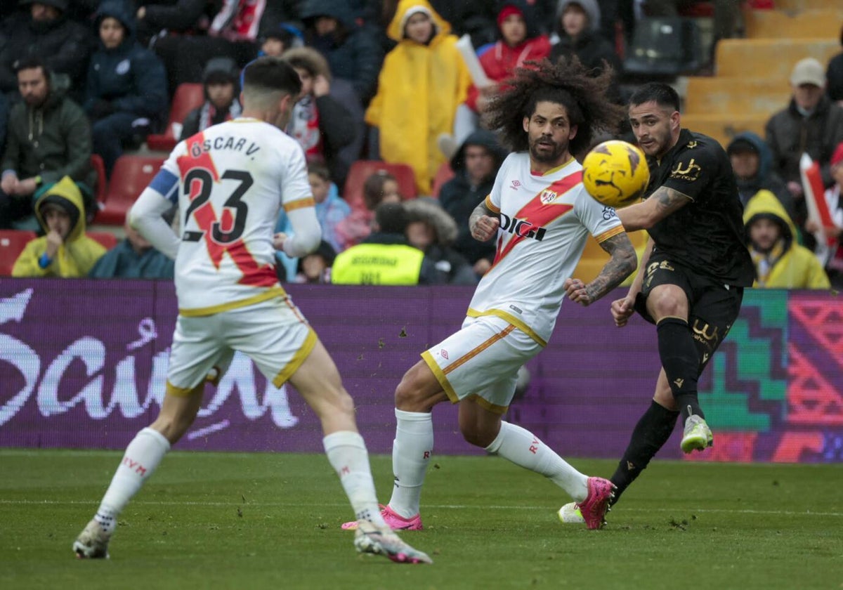 Maxi dispara en el partido ante el Rayo