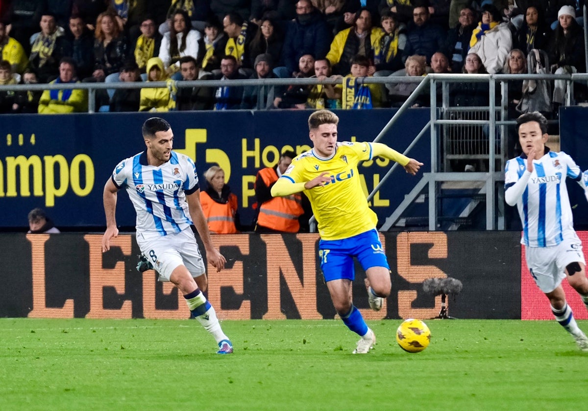 Robert Navarro durante el Cádiz - Real Sociedad de la primera vuelta.