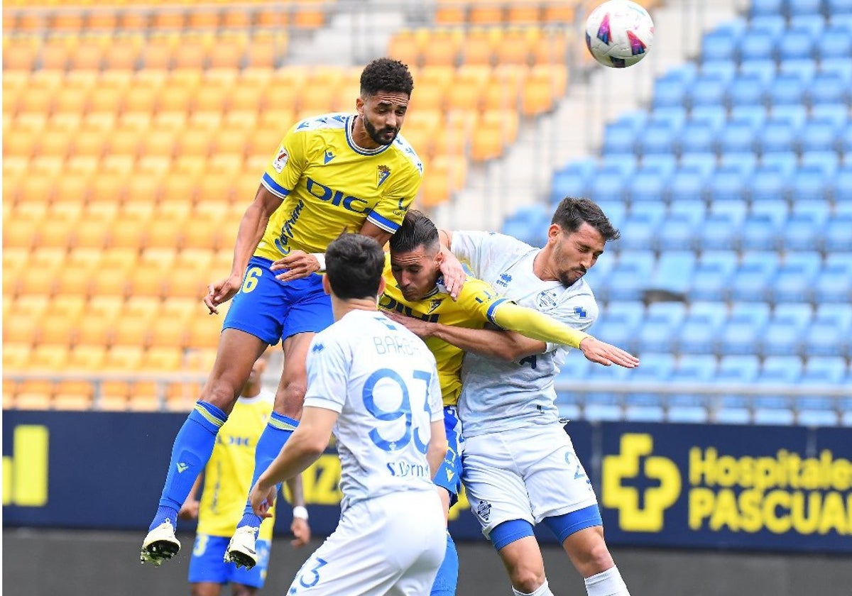 Chris Ramos marcó el gol de su equipo.